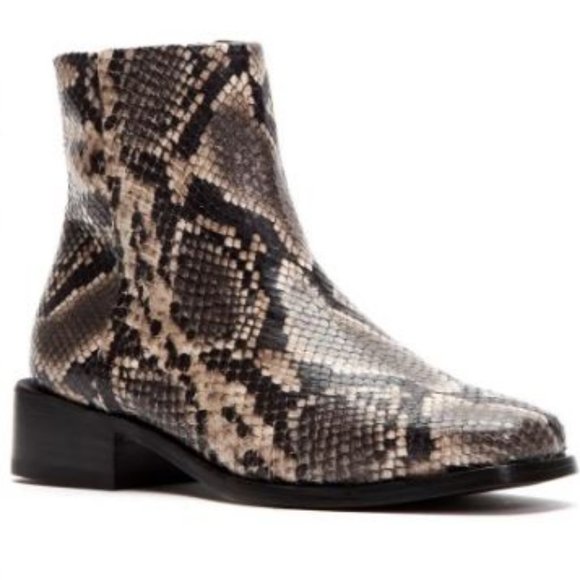 NIB Frye River Inside Zip Bootie, 8M